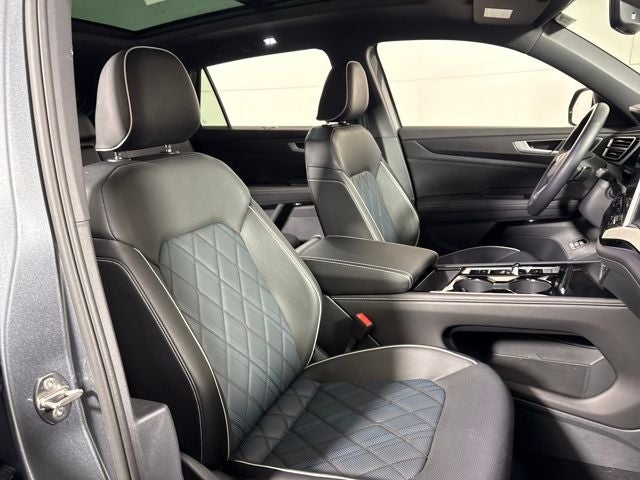 2025 Volkswagen Atlas Cross Sport 2.0T SEL Premium R-Line