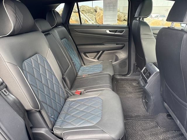 2025 Volkswagen Atlas Cross Sport 2.0T SEL Premium R-Line