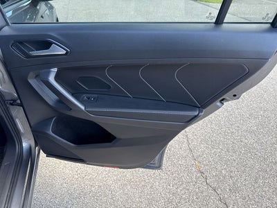 2022 Volkswagen Tiguan SE R-Line Black