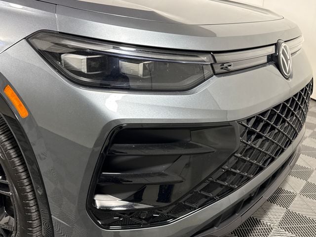 2025 Volkswagen Tiguan SE R-Line Black