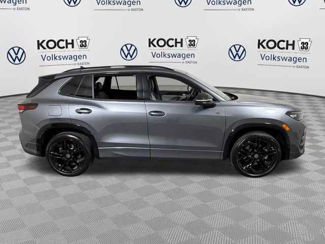 2025 Volkswagen Tiguan SE R-Line Black