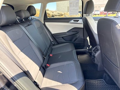 2025 Volkswagen Taos SE