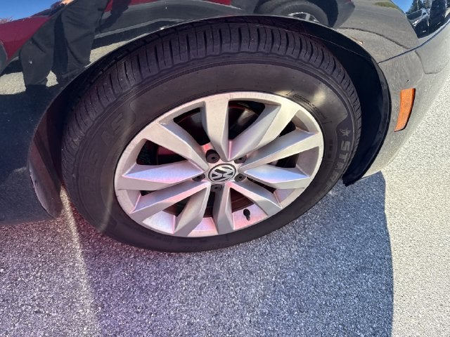 2013 Volkswagen Beetle Base