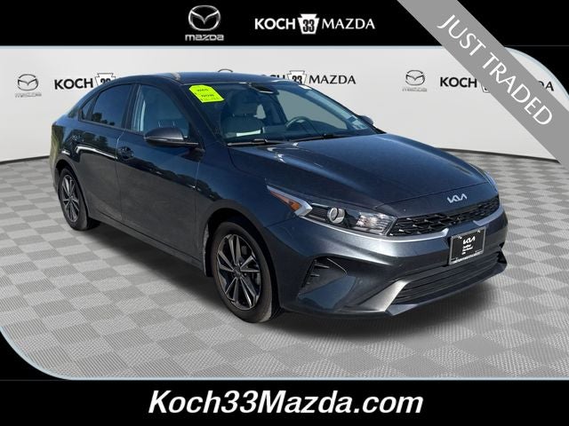 2023 Kia Forte LXS AT's photo