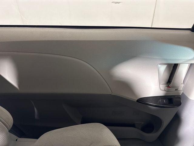 2012 Toyota Sienna Base 7 Passenger