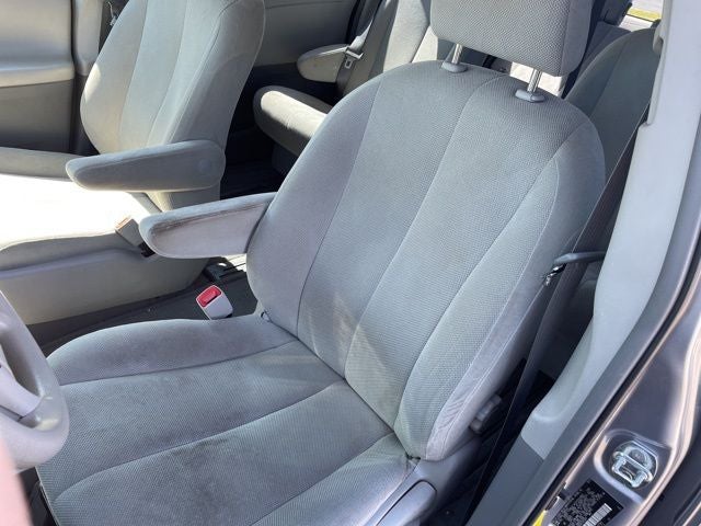 2012 Toyota Sienna Base 7 Passenger