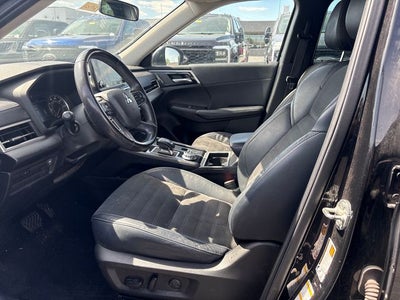 2023 Mitsubishi Outlander SE
