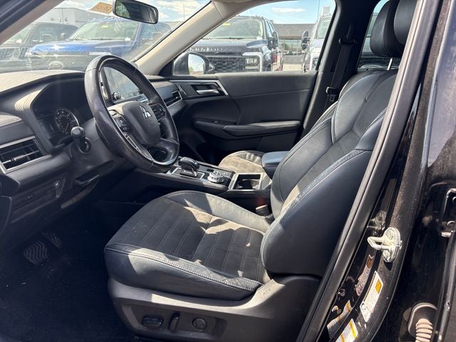 2023 Mitsubishi Outlander SE