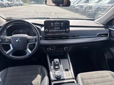 2023 Mitsubishi Outlander SE