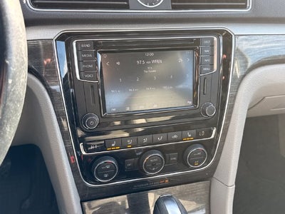 2017 Volkswagen Passat 1.8T SE w/Technology