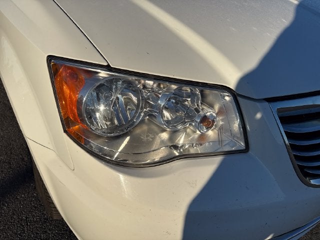 2016 Chrysler Town & Country Touring-L