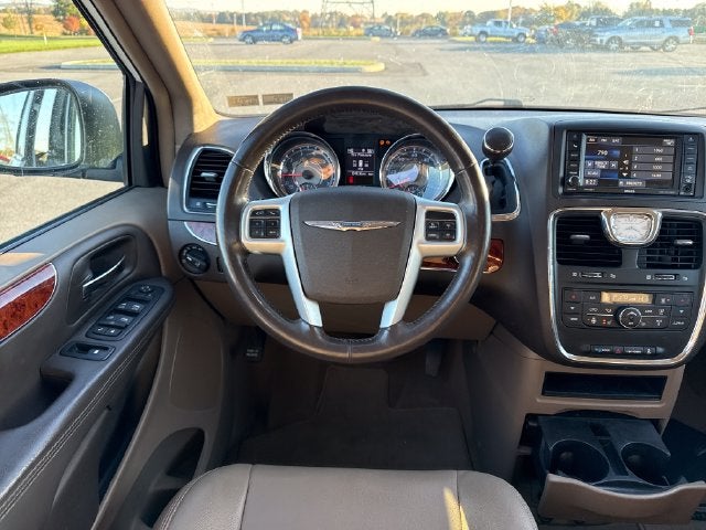 2016 Chrysler Town & Country Touring-L