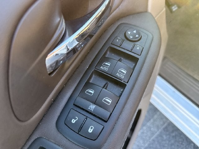 2016 Chrysler Town & Country Touring-L