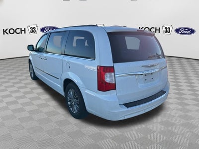 2016 Chrysler Town & Country Touring-L