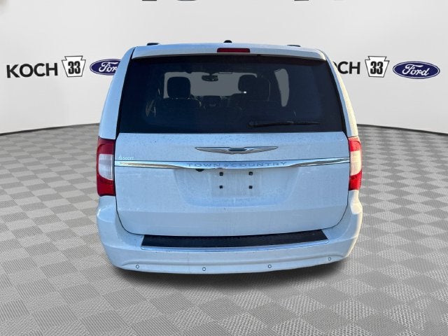 2016 Chrysler Town & Country Touring-L