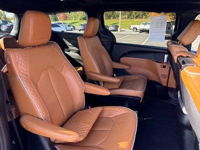 2023 Chrysler Pacifica Hybrid Pinnacle
