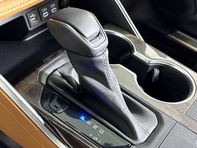 2023 Toyota Highlander Hybrid Platinum