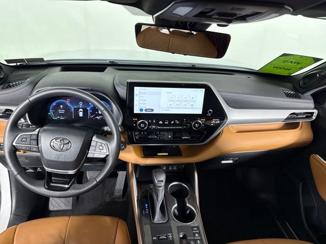 2023 Toyota Highlander Hybrid Platinum