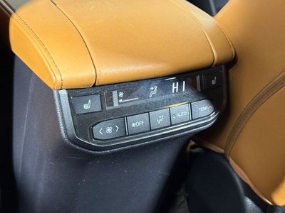 2023 Toyota Highlander Hybrid Platinum