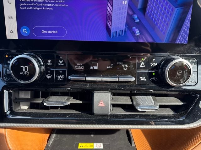 2023 Toyota Highlander Hybrid Platinum