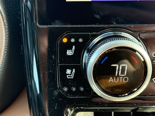 2023 Toyota Highlander Hybrid Platinum