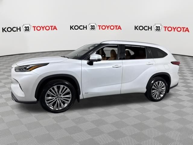 2023 Toyota Highlander Hybrid Platinum