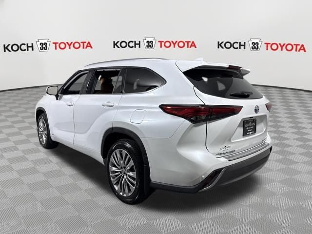 2023 Toyota Highlander Hybrid Platinum