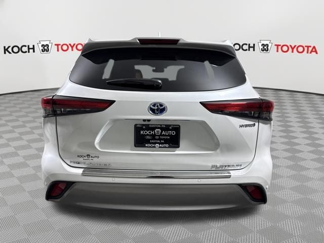 2023 Toyota Highlander Hybrid Platinum