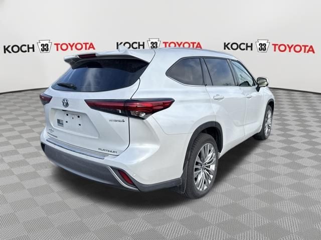 2023 Toyota Highlander Hybrid Platinum