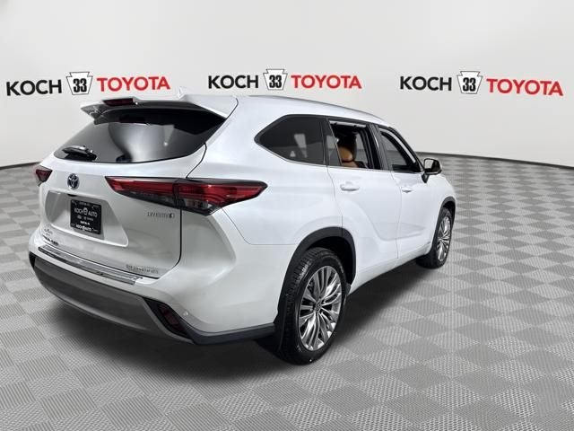 2023 Toyota Highlander Hybrid Platinum