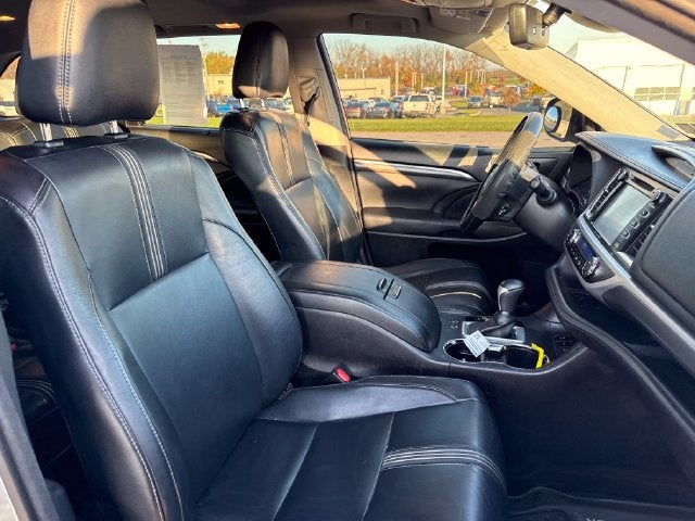 2017 Toyota Highlander SE