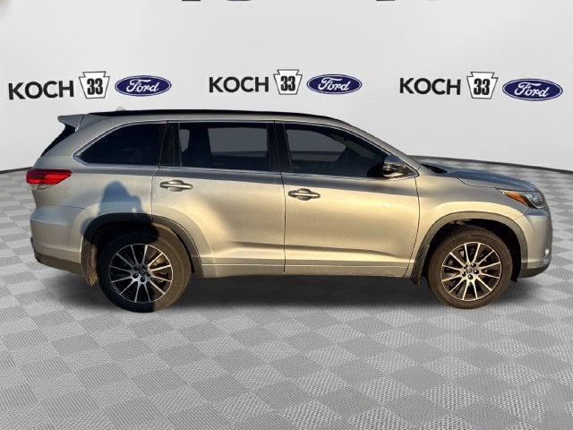 2017 Toyota Highlander SE