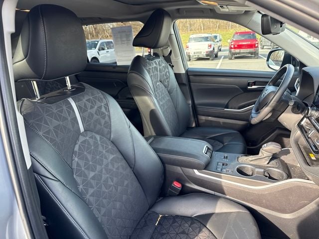 2024 Toyota Highlander Hybrid XLE Nightshade