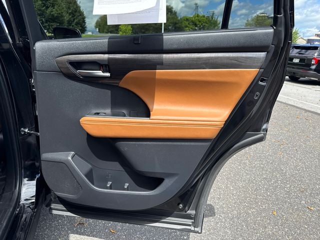 2023 Toyota Highlander Platinum