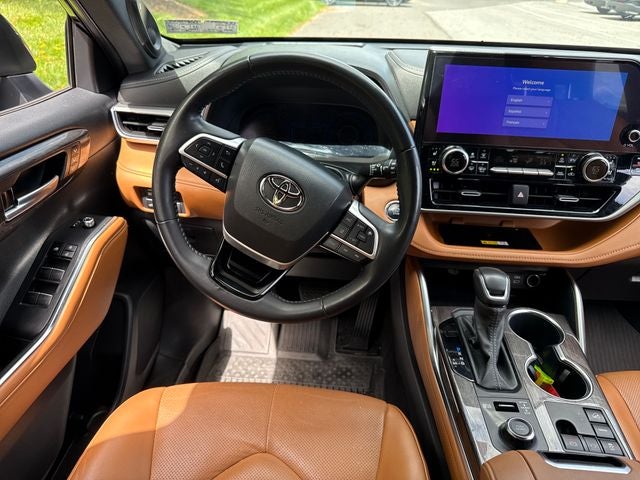 2023 Toyota Highlander Platinum