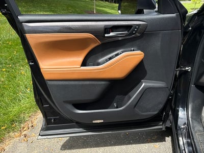 2023 Toyota Highlander Platinum