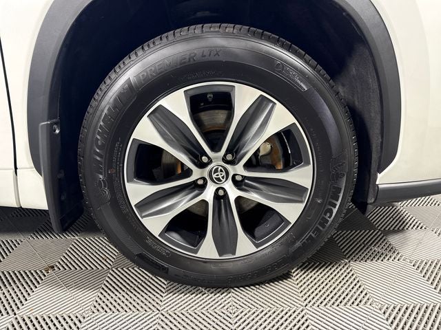 2025 Toyota Highlander XLE