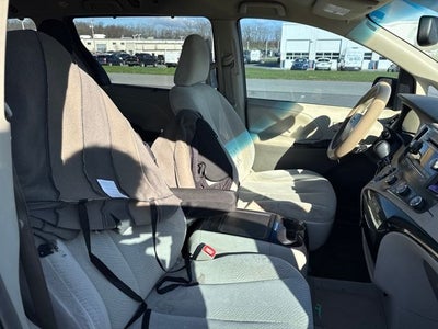 2012 Toyota Sienna LE 8 Passenger