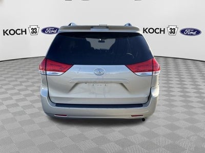 2012 Toyota Sienna LE 8 Passenger