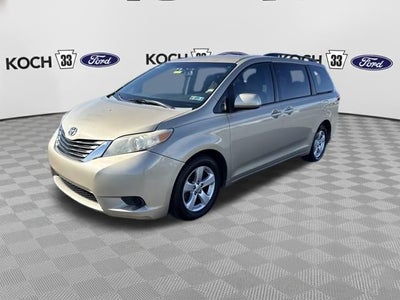 2012 Toyota Sienna LE 8 Passenger
