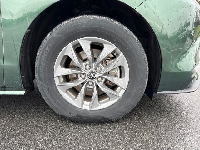 2022 Toyota Sienna LE 8 Passenger