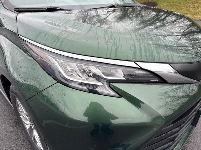 2022 Toyota Sienna LE 8 Passenger