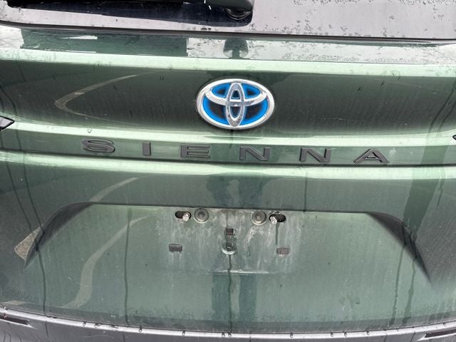 2022 Toyota Sienna LE 8 Passenger
