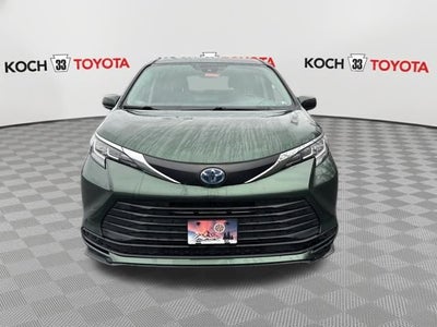 2022 Toyota Sienna LE 8 Passenger