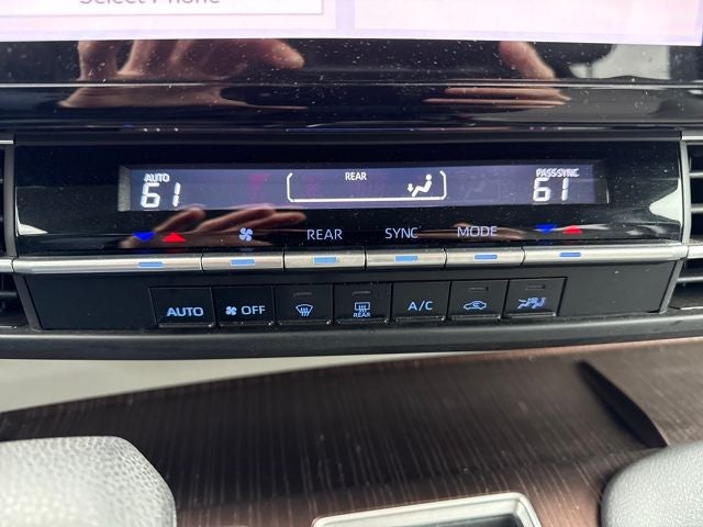 2022 Toyota Sienna LE 8 Passenger