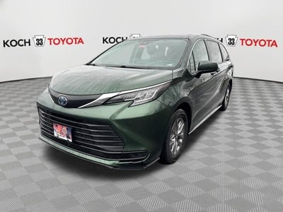 2022 Toyota Sienna LE 8 Passenger