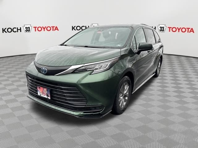 2022 Toyota Sienna LE 8 Passenger