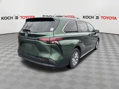 2022 Toyota Sienna LE 8 Passenger
