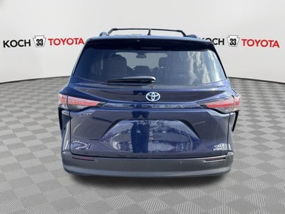 2022 Toyota Sienna XLE