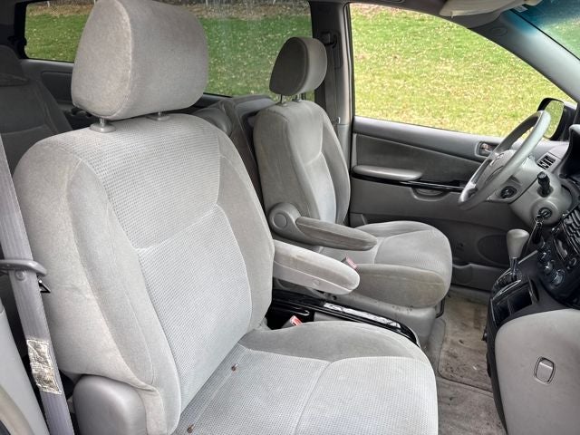 2004 Toyota Sienna LE